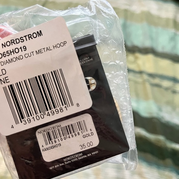 Halogen Gold Metal Hoop - 38mm Diamond cut design NWT - Picture 3 of 3